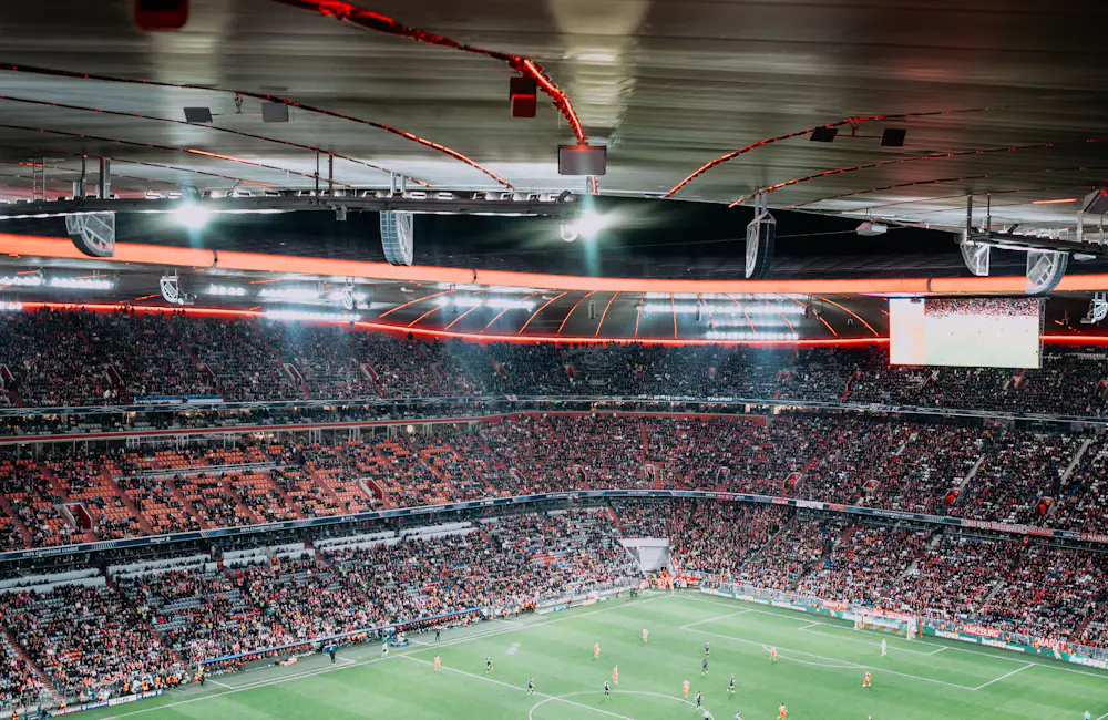 Match de football en direct dans un stade la nuit, à regarder avec IPTV Smarters Pro